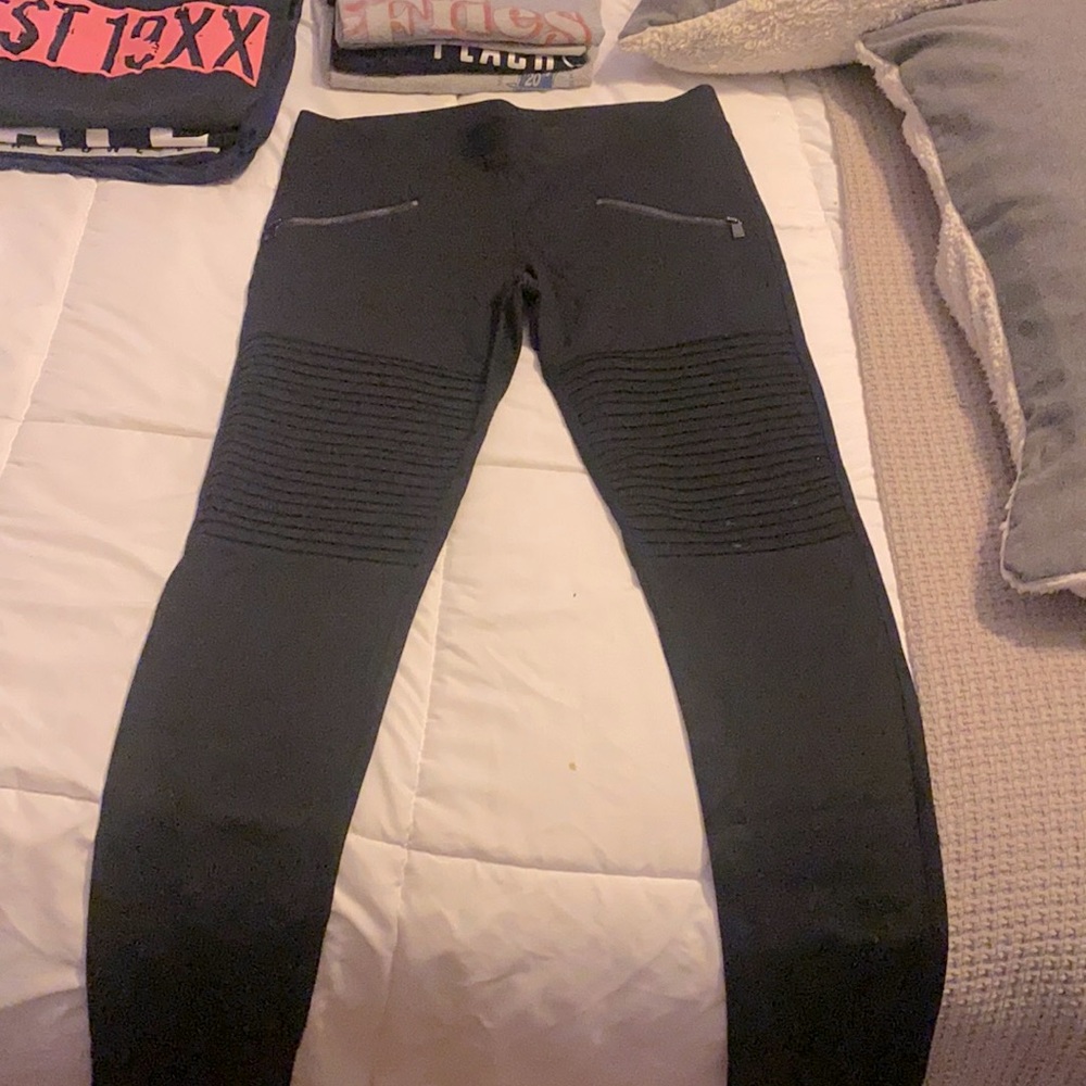 Black stretchy leggings from express with zipper pockets